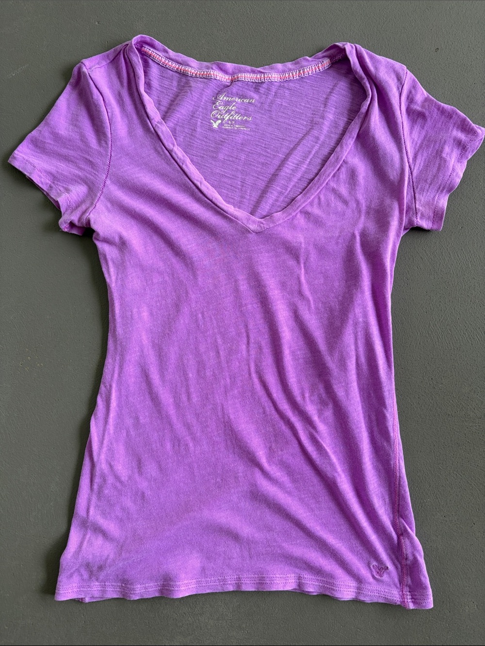 American Eagle Outfitters Purple V-Neck Short Sleeve Tee